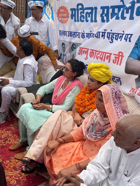 उकलाना महिला सम्मेलन में पहुंची अनु कादयान