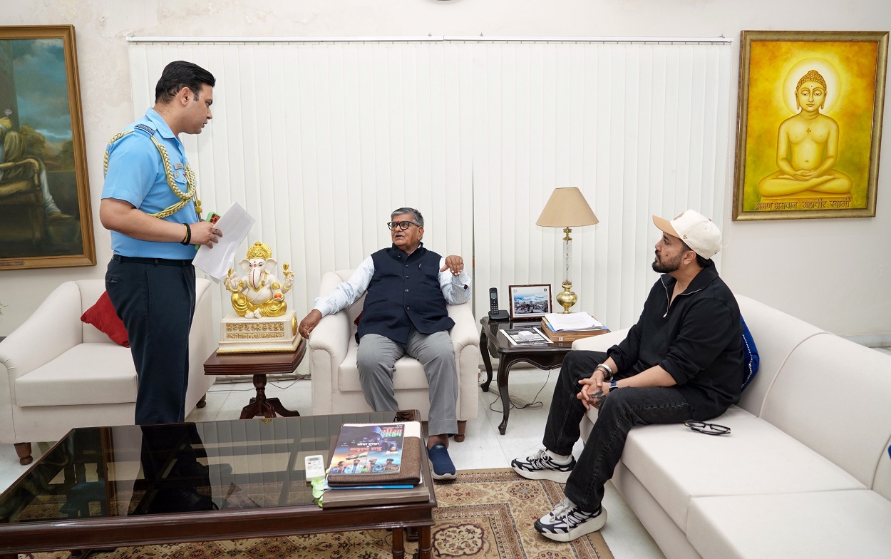Mika Singh Meets Governor Gulab Chand Kataria