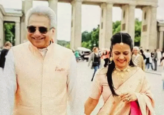 तृणमूल कांग्रेस सांसद महुआ मोइत्रा ने बीजू जनता दल के पूर्व सांसद पिनाकी मिश्रा से शादी रचा ली है।