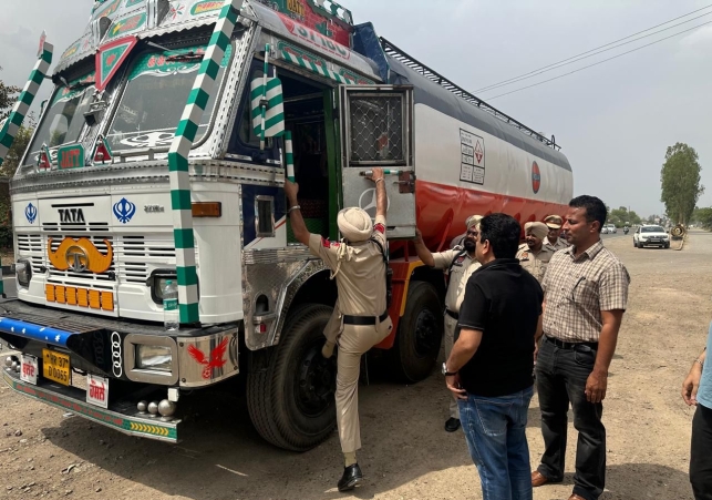 पंजाब एक्साइज विभाग ने बीपीसीएल प्लांट और आसपास के ढाबों पर इथेनॉल की अवैध आवाजाही का पता लगाने के लिए तलाशी अभियान चलाया