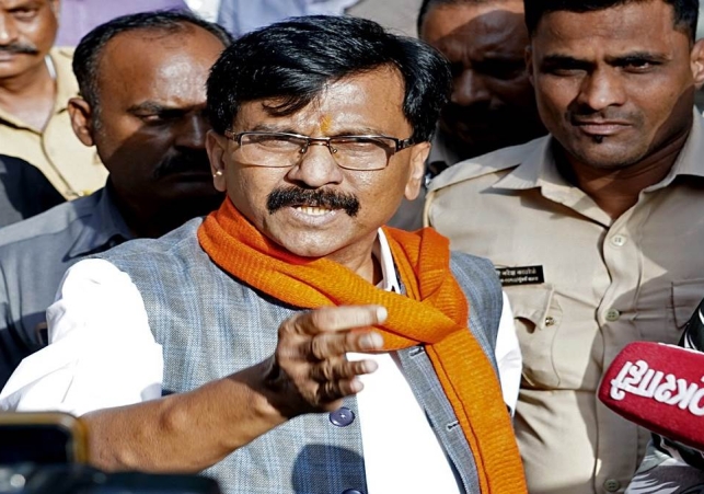 Money Laundering Case: मनी लांड्रिंग मामले में गवाह महिला ने Sanjay Raut के खिलाफ दर्ज कराई एफआइआर