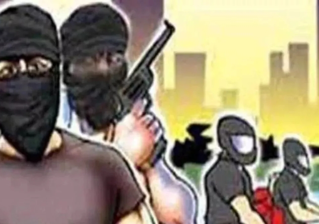 Robbery of a mini bank collection agent in Shikarpur