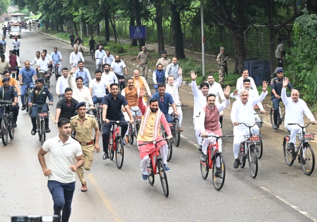MLAs cycled from the MLA hostel to the Vidhan Sabha