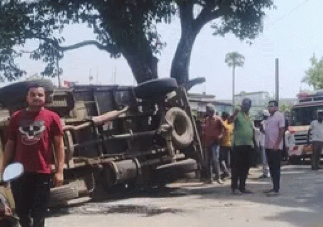 Lohardaga road accident: Three people of the same family died