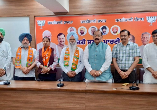 bjps-reach-expands-in-punjab-senior-akali-leader