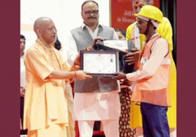 Shramveer Gaurav Samaroh 2026: Chief Minister gives toolkit to workers