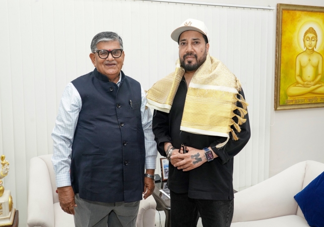 Mika Singh Meets Governor Gulab Chand Kataria