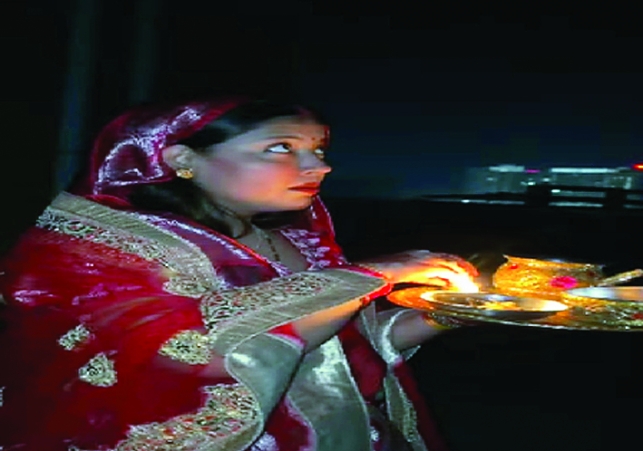 Jyoti Karwa Chauth fast for Pawan Singh
