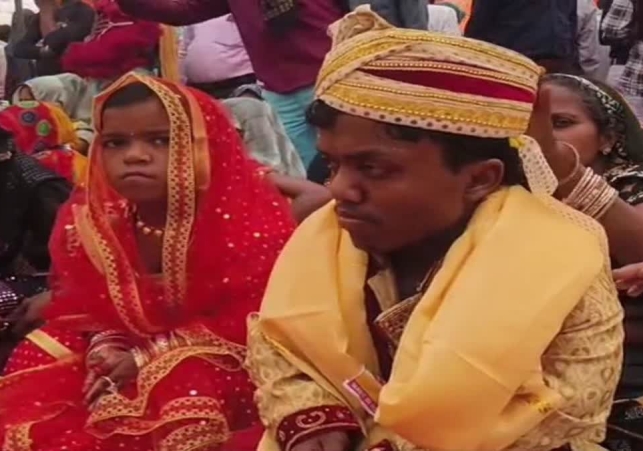 3 Feet Groom And 2 Feet Bride