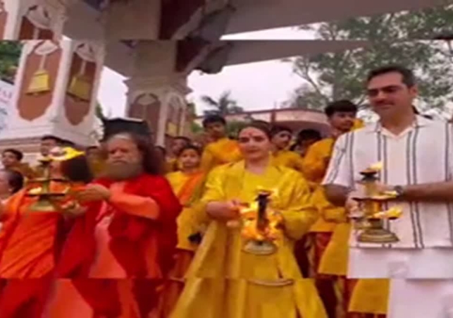 Parmarth Niketan Esha Deol