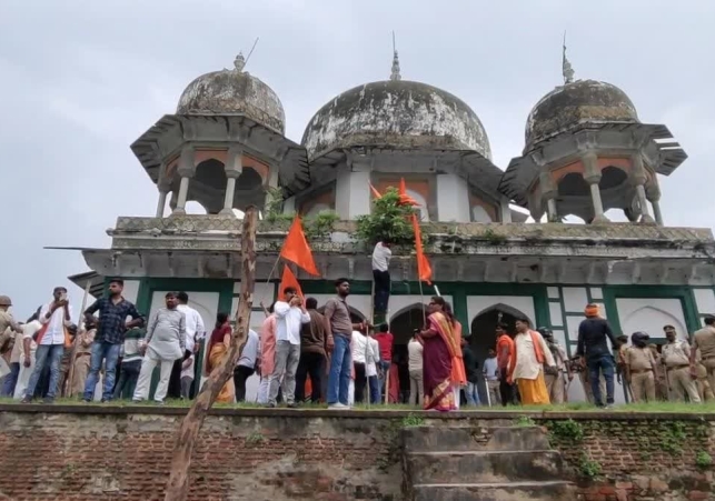 Demolition At Fatehpur Tomb