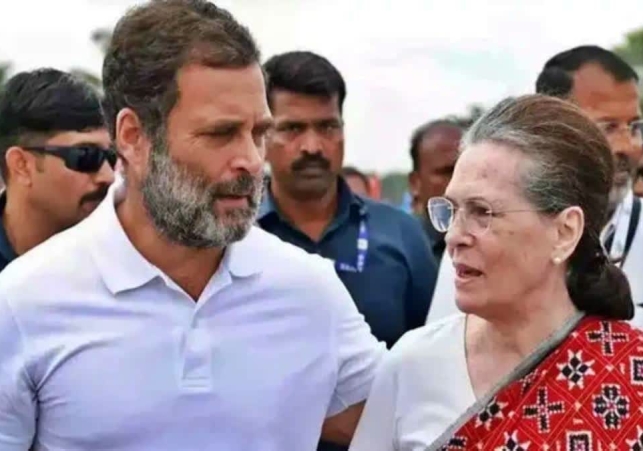 New Fir Against Rahul And Sonia