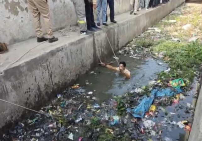 Youth Fell into Drain in Meerut