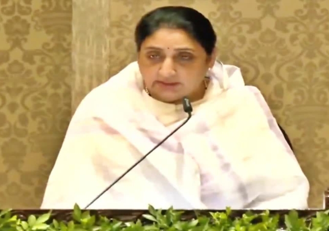 भरी आंखों के साथ सुनेत्रा पवार ने ली शपथ, महाराष्ट्र की पहली महिला डिप्टी सीएम बनीं; PM मोदी ने दी बधाई