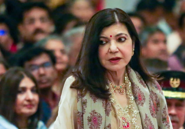 Alka Yagnik Wheelchair Video