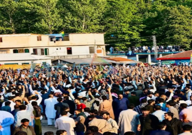 POK People Gather Large Numbers