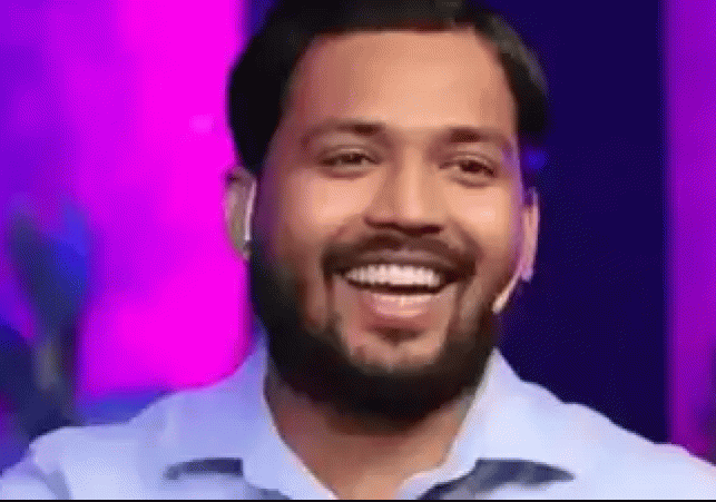 पटना के मशहूर टीचर खान सर ने अपने यूट्यूब चैनल पर अपलोड किए गए वीडियो में इस बात की जानकारी दी कि युद्ध के दौरान उन्होंने शादी कर ली है। 