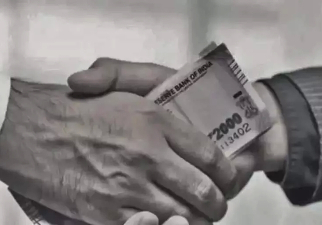 ASI Caught red handed while taking bribe: सहायक सब-इंस्पेक्टर 4000 रुपए की रिश्वत लेता हुआ विजीलैंस ब्यूरो द्वारा रंगे हाथों किया काबू