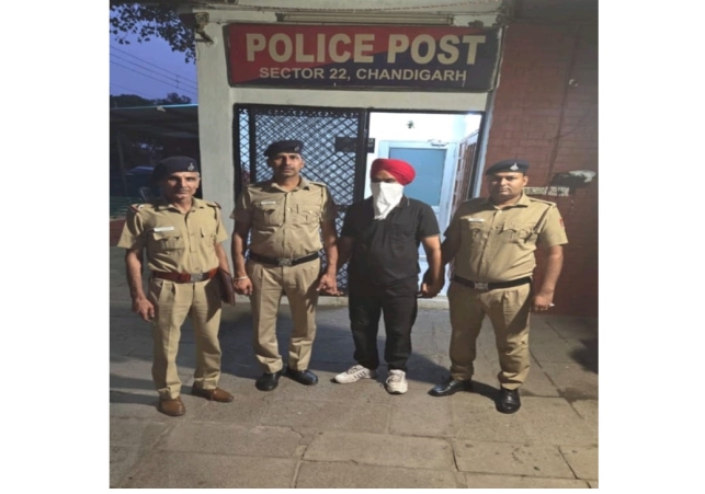 Police arrested the accused who robbed at Knife Point