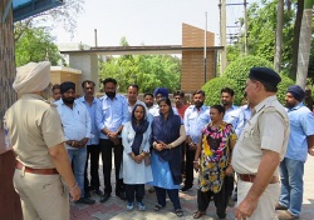 ट्रैफिक पुलिस का स्कूलो को लेकर विशेष जागरुकता अभियान ।