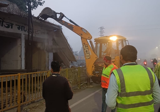 Highway team's yellow claws in Bamanikheda