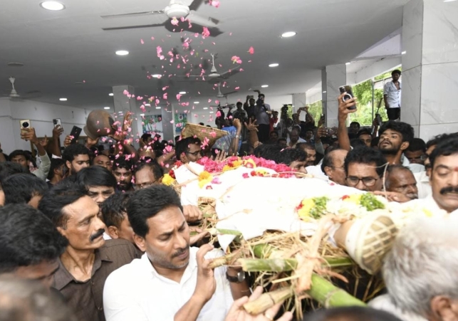 Jagan paid his final respects to M. Padmanabham