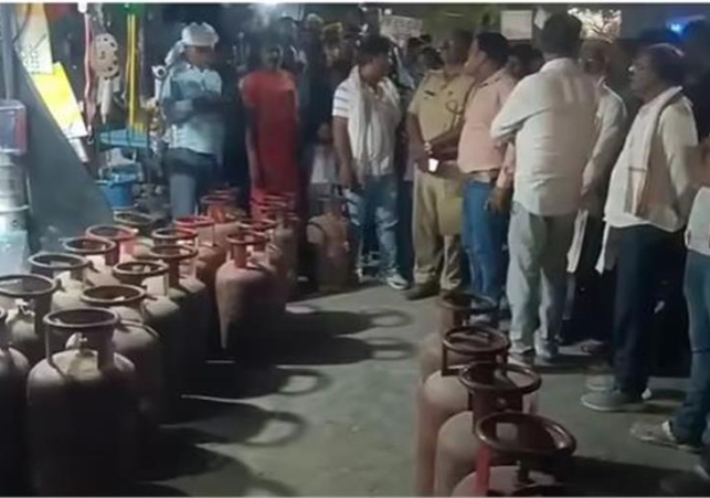 Gas Cylinder Black Marketing Racket Busted in Sonbhadra