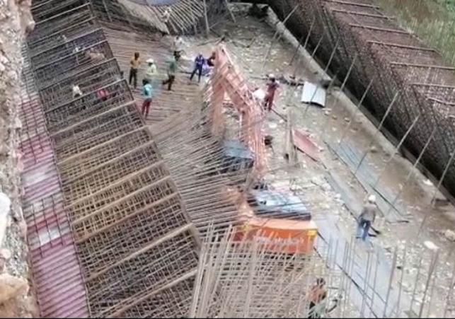 बदरीनाथ हाईवे पर निर्माणाधीन पुल की शटरिंग गिरने से दबे आठ मजदूर
