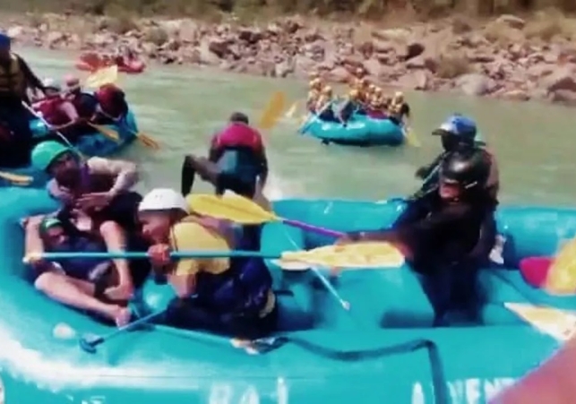 Fight Between Raft Guide