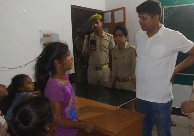 लखीमपुर में शिक्षिकाओं की घिनौनी करतूत