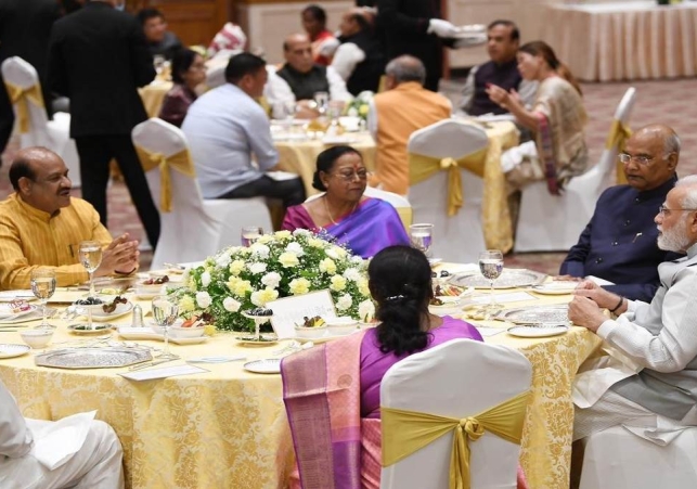 राष्ट्रपति रामनाथ कोविंद के सम्मान में PM नरेन्द्र मोदी ने दिया विदाई रात्रिभोज