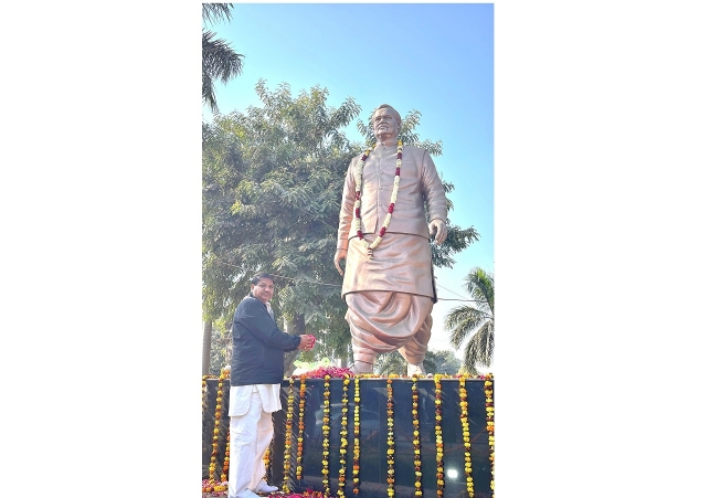 Thakur Umesh Bhati paid tribute to Atal Ji