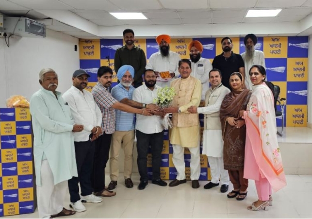 AAP honours former Mayor Kuldeep Kumar