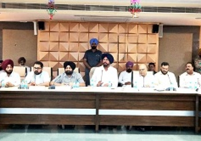 एक महीने के 5000 एकड़ पंचायती ज़मीन से नाजायज कब्ज़े हटाए जाएंगे - कुलदीप धालीवाल