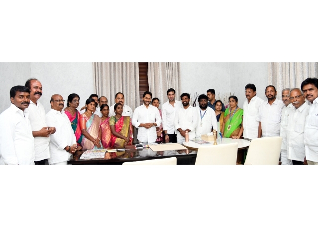People reached Tiruvarur to report the chaos in the elections