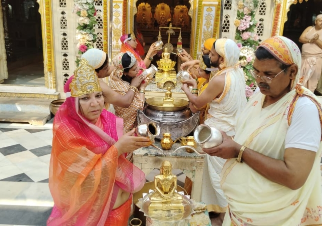 Under the spiritual guidance of Munishri Anuman Sagar