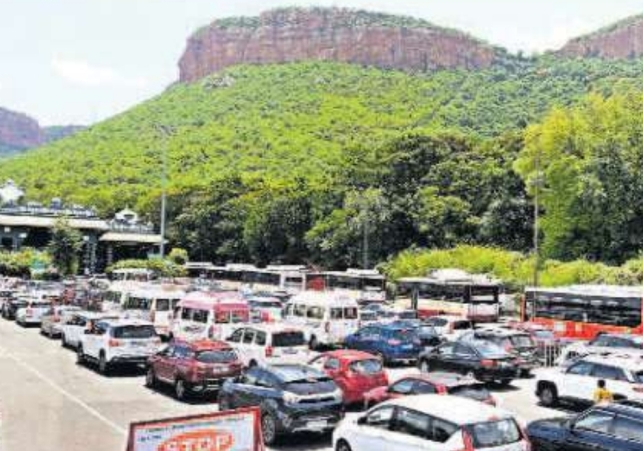 Long queues of vehicles at Alipiri, Tirumala