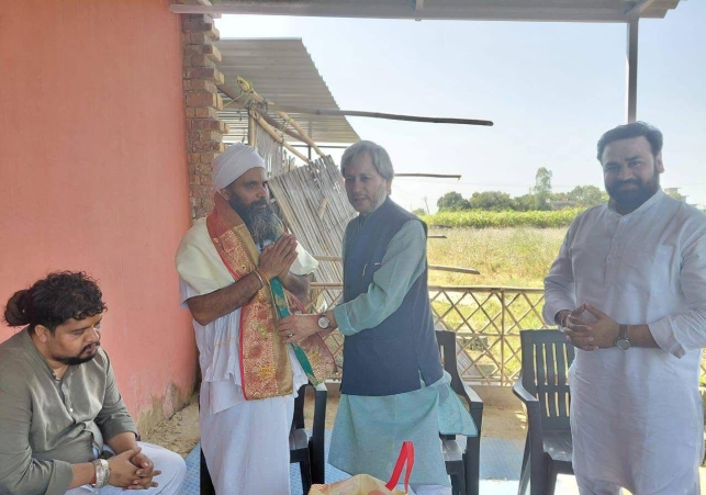 Former Chief Minister of Uttarakhand Reached the Ashram