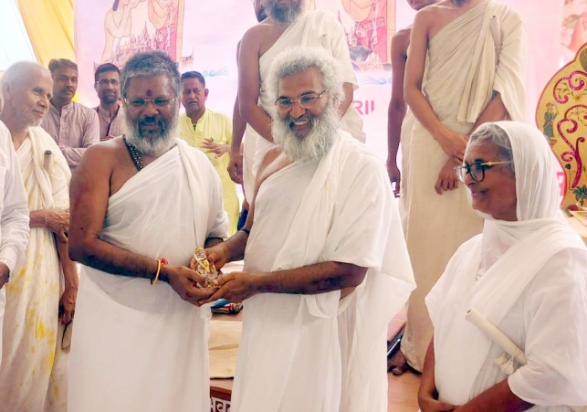 Khartar Gachchadhipati Acharya Maniprabhasuriji