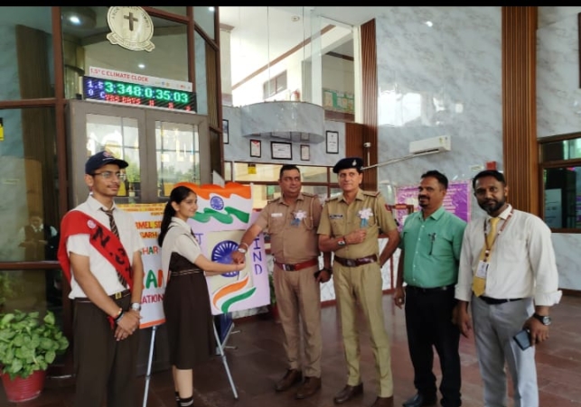 School Children Greeted the Station In-Charge