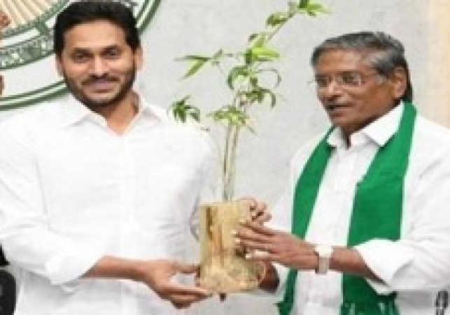आंध्रा के किसानों को 9 घंटे मुफ्त बिजली मुफ्त बीमा लागू है - नागी रेड्डी