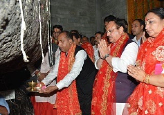 जगत प्रकाश नड्डा और जय राम ठाकुर ने चामुंडा माता मन्दिर में शीश नवाया