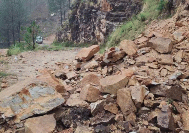Normal life disrupted by heavy rains in Uttarakhand