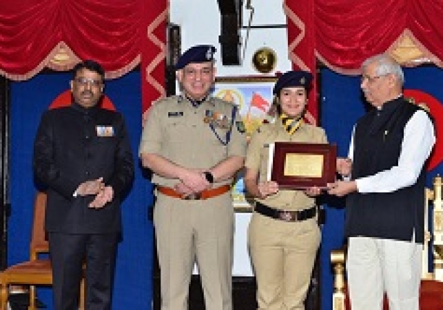 राज्यपाल ने हिमाचल पुलिस के ऑरकेस्ट्रा को प्रेरणा स्त्रोत पुरस्कार से सम्मानित किया
