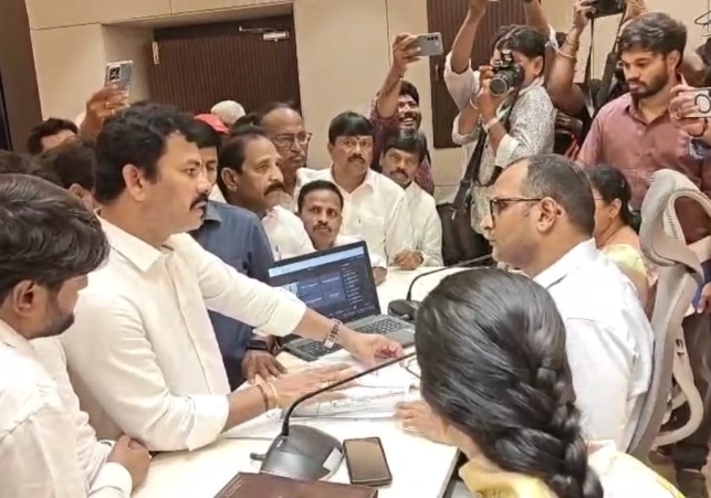 YSRCP protests at Collectorate over Geetham Land Issue