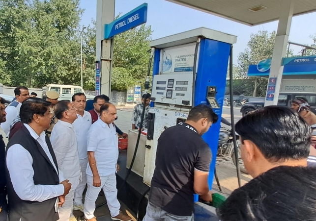 Minister Rajesh Nagar Raided the Petrol Pump