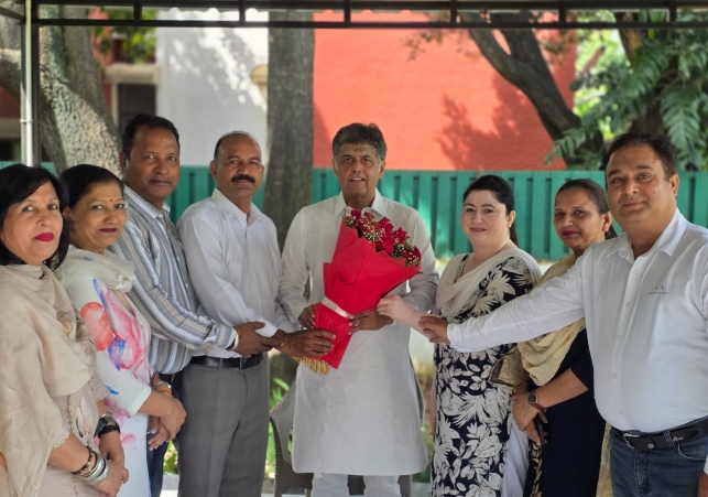 Congress workers met the MP and explained the problem