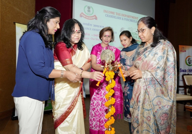 आयकर विभाग ने “स्वच्छता ही सेवा” और जागरूकता सप्ताह मनाया, मंचित नाटक से लोगों को किया जागरूक