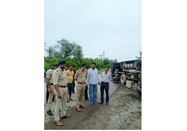 HRTC bus crashes in Nalagarh