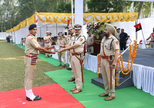 यूटी पुलिस द्वारा विदाई परेड समारोह का आयोजन